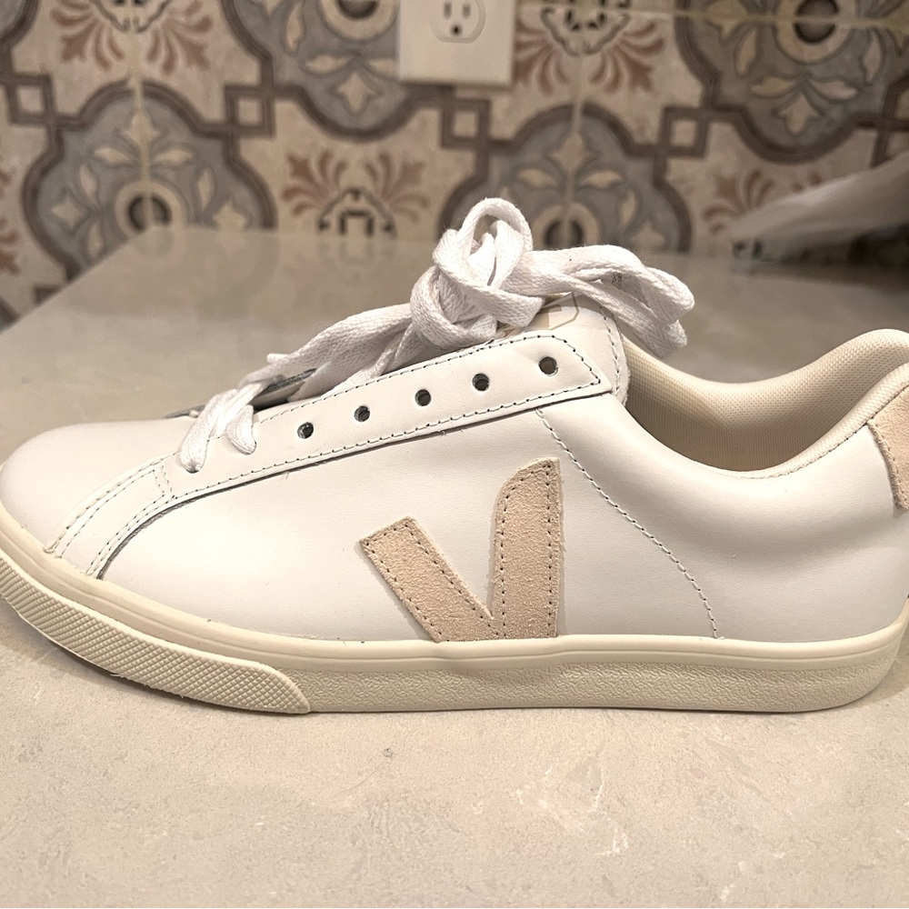 NIB Vejas women’s Eur 39 Esplar Logo Sable sneakers